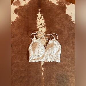 Victoria's Secret pink bralette 
size medium 
Looks like the Free People Adella